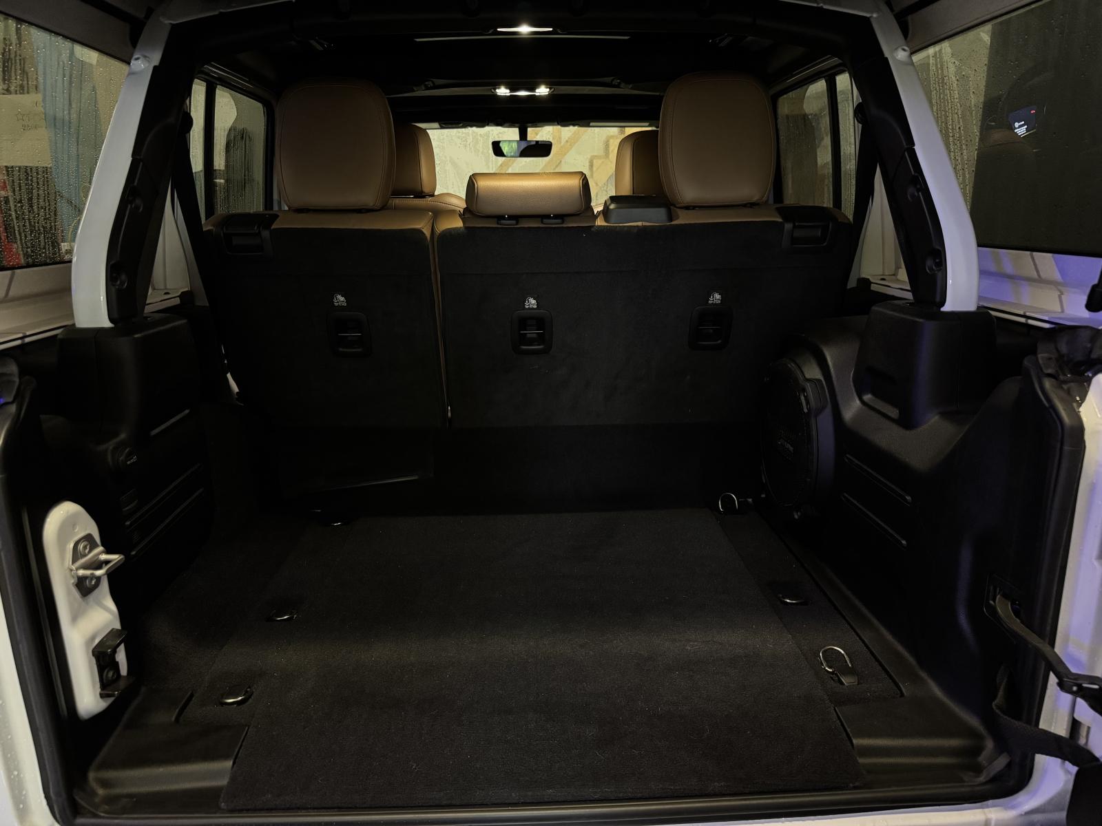Jeep Wrangler Unlimited Sahara 2022 — photo 8