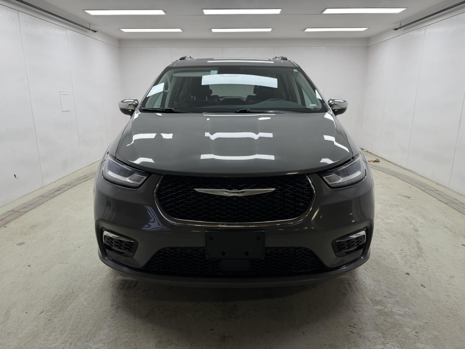 Chrysler Pacifica Limited 2023 — photo 2