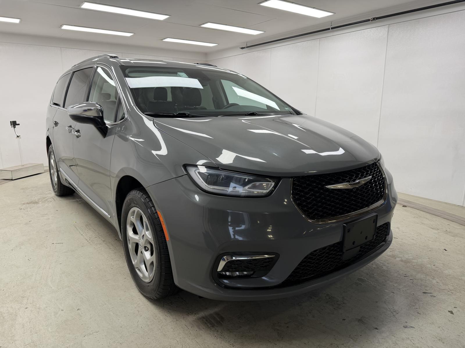 Chrysler Pacifica Limited 2023 — photo 3