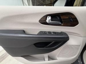 Miniature 16 Chrysler Pacifica Limited 2023