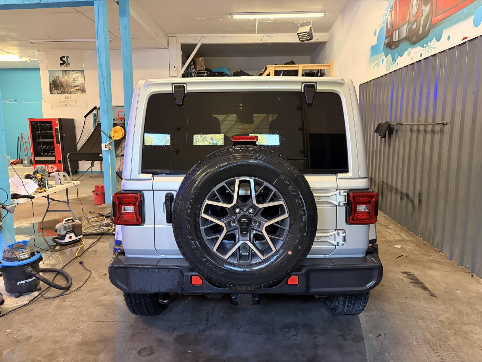 Jeep Wrangler Sahara 2024 — photo 5