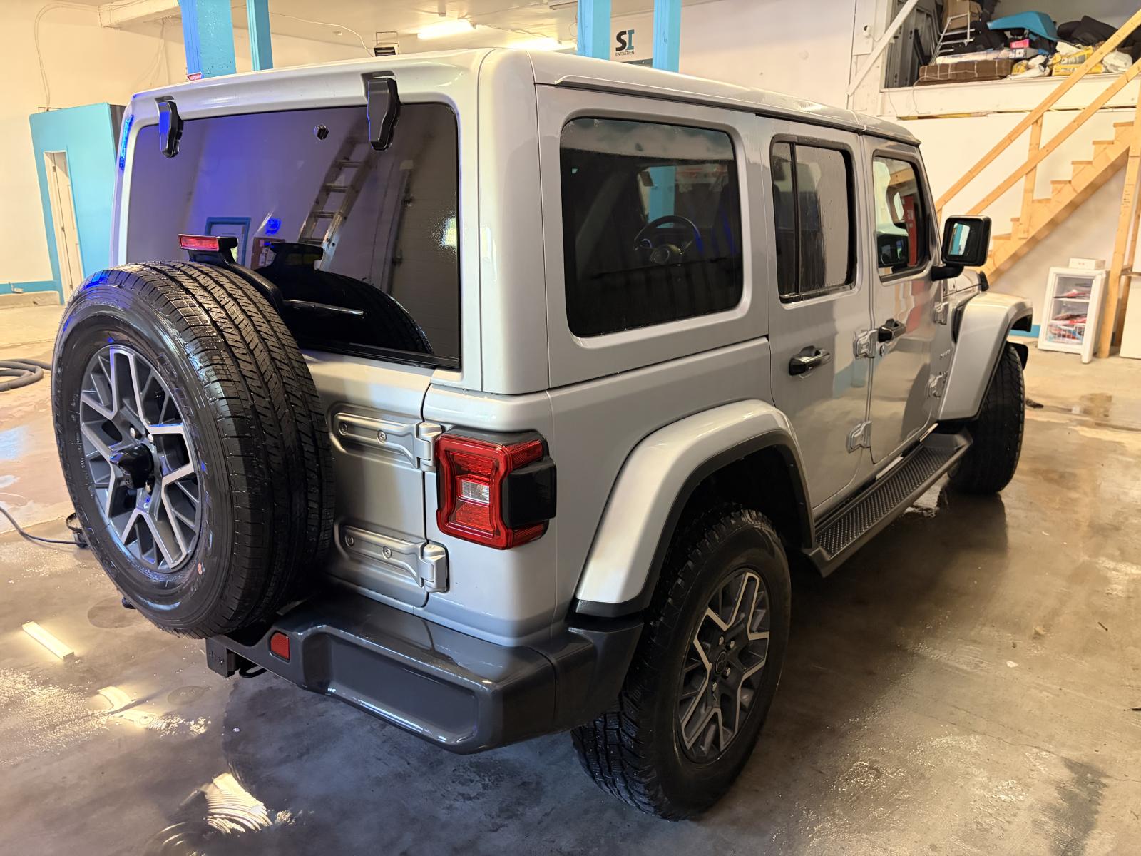 Jeep Wrangler Sahara 2024 — photo 4