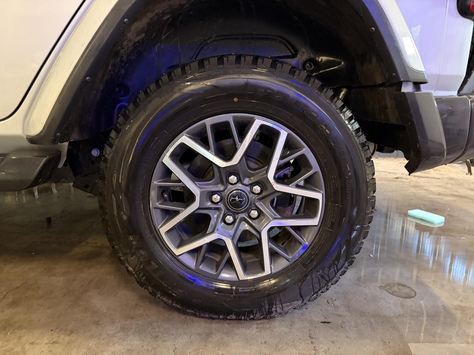 Jeep Wrangler Sahara 2024 — photo 8