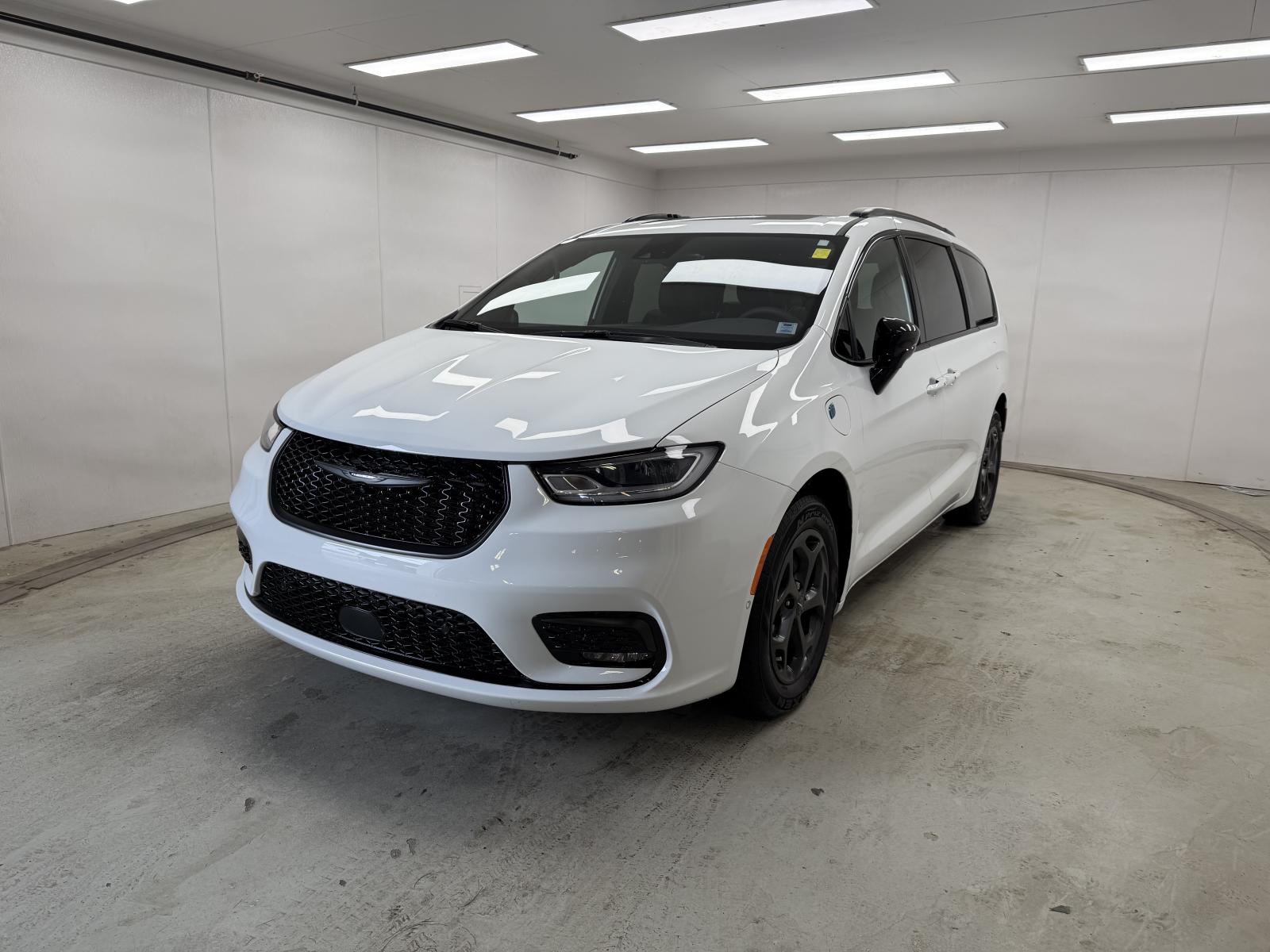 Chrysler Pacifica Select PHEV 2024