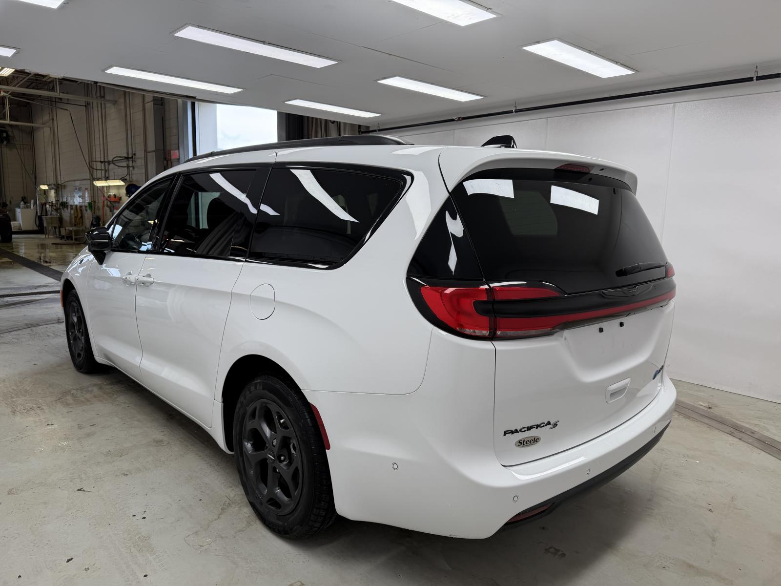 Chrysler Pacifica Select PHEV 2024 — photo 5