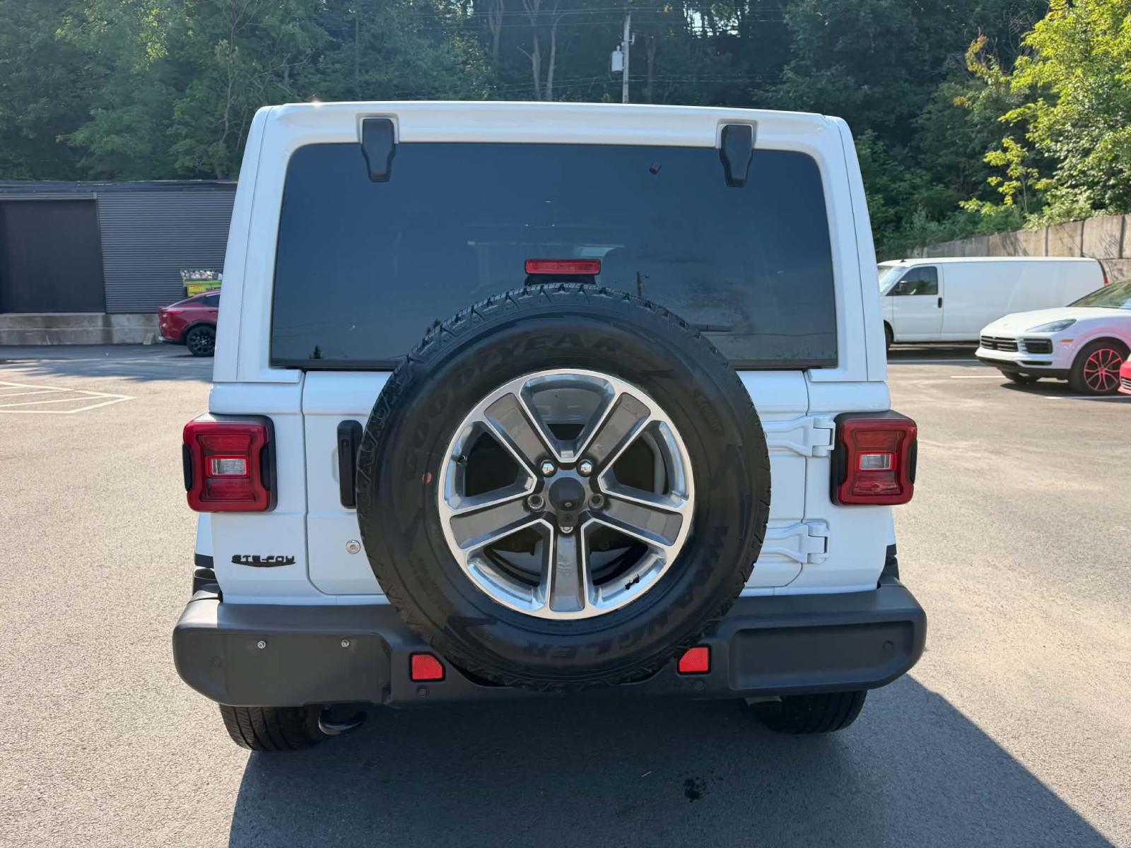 Jeep Wrangler Unlimited Sahara 2019 — photo 5