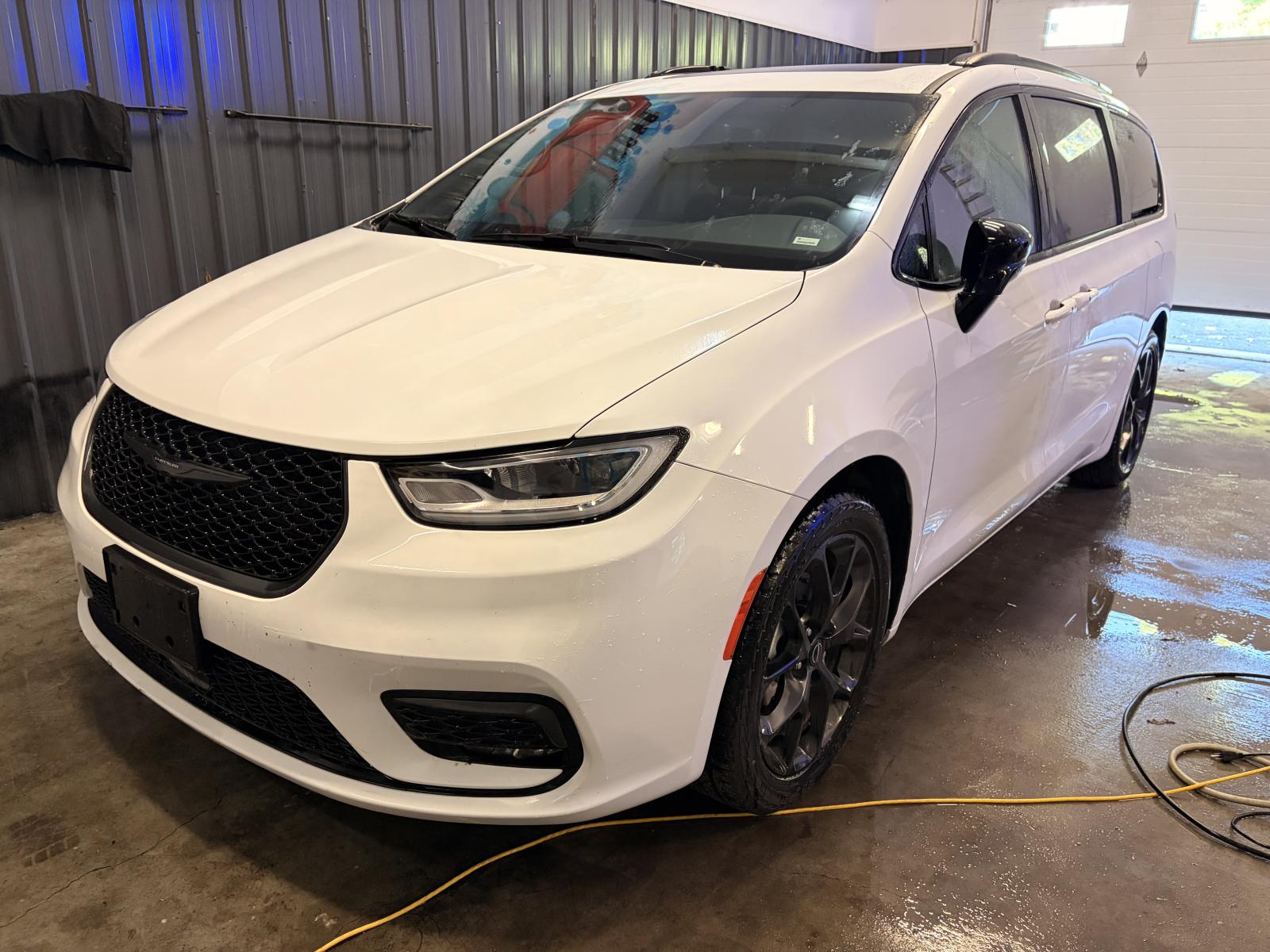 Chrysler Pacifica Limited 2025