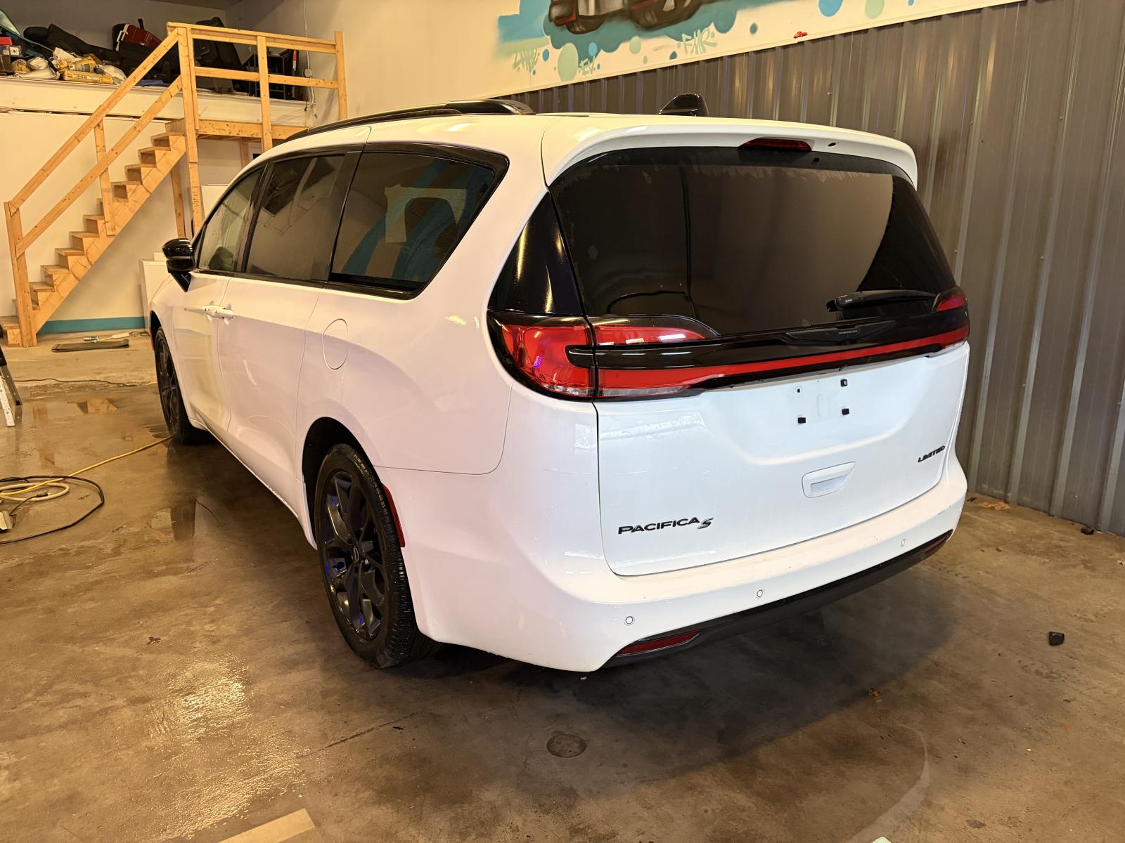 Chrysler Pacifica Limited 2025 — photo 6