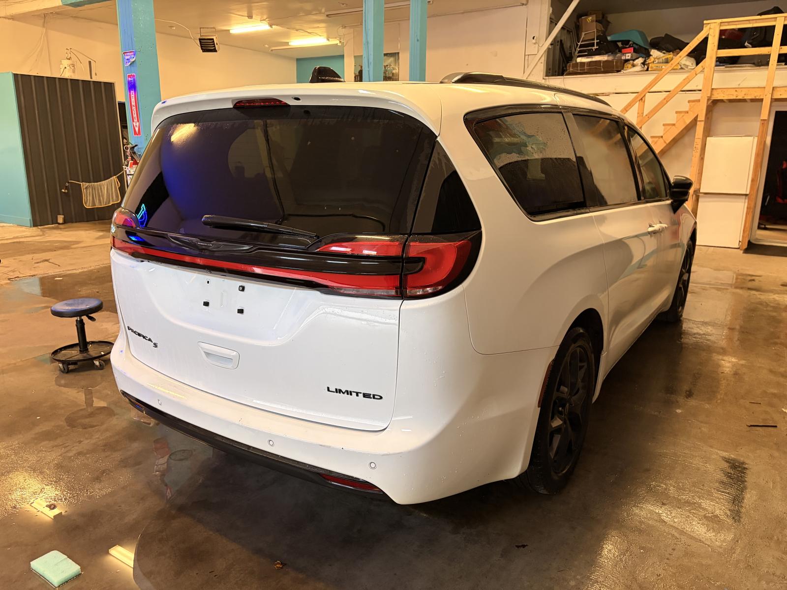 Chrysler Pacifica Limited 2025 — photo 4