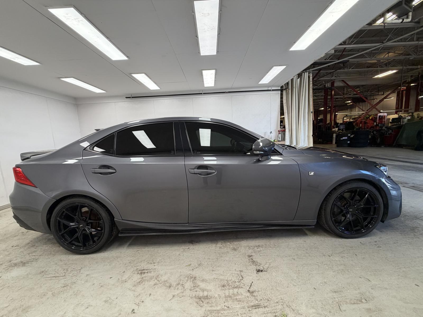 Lexus IS 300 2020 — photo 4