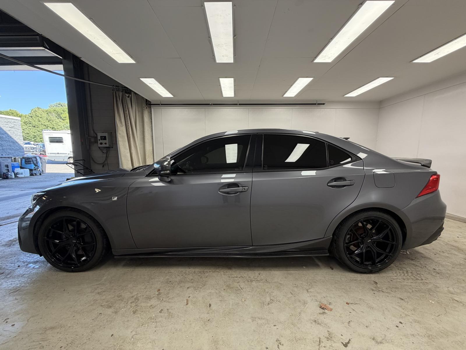 Lexus IS 300 2020 — photo 8