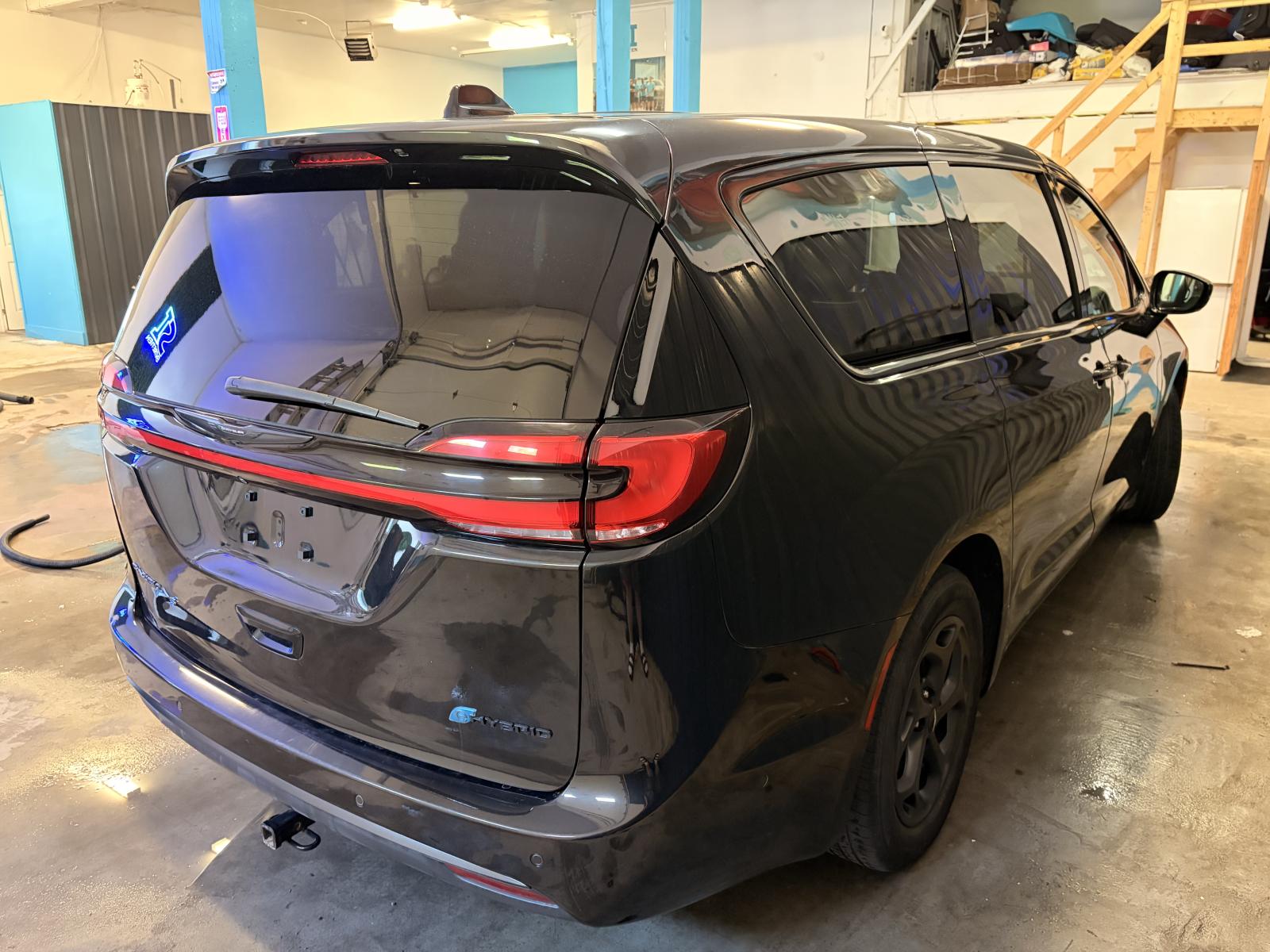 Chrysler Pacifica Hybrid Limited 2022 — photo 4