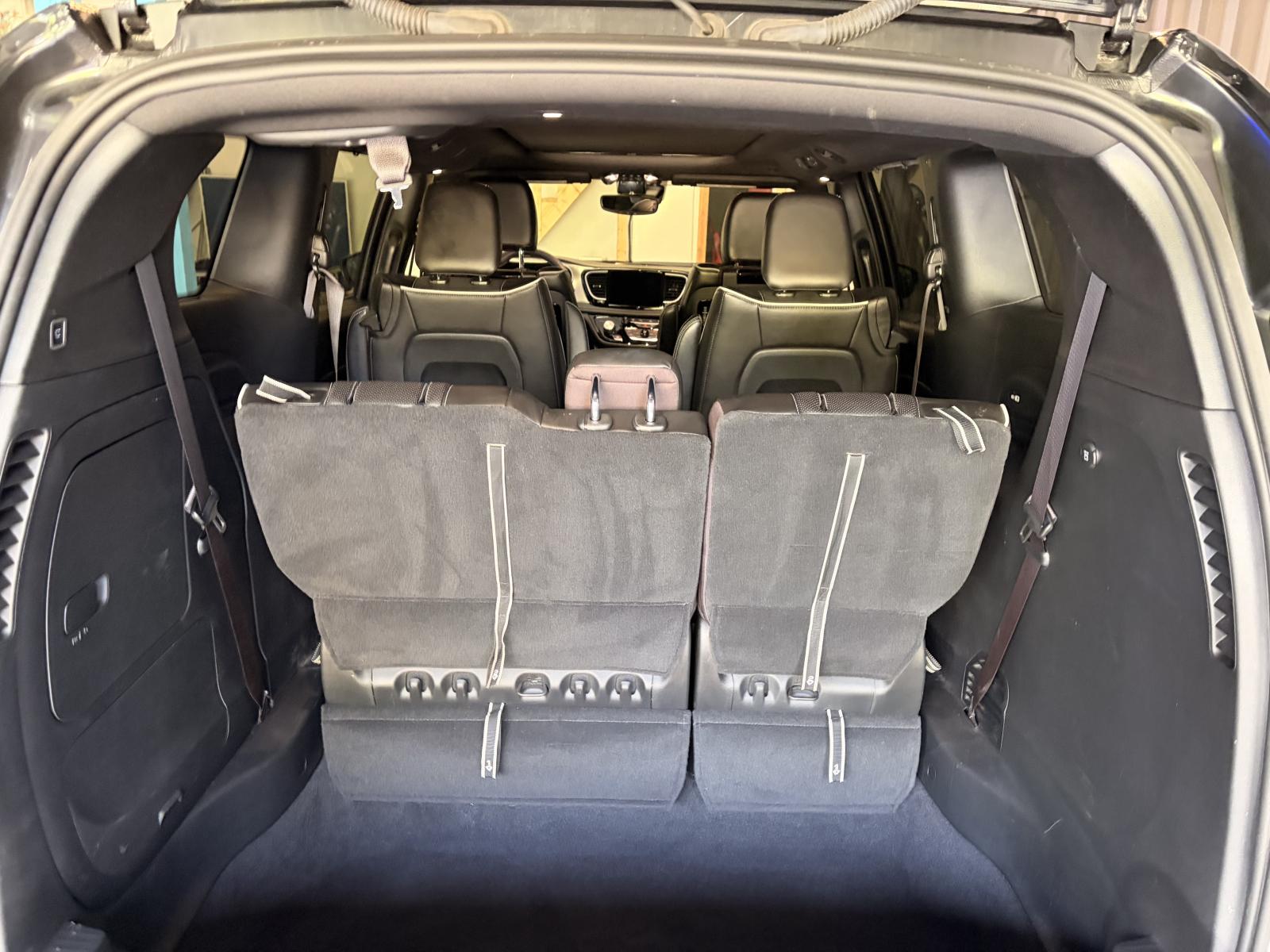 Chrysler Pacifica Hybrid Limited 2022 — photo 8
