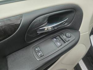 Miniature 14 Dodge Grand Caravan SXT 2012