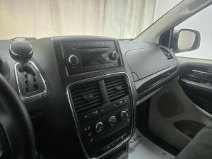 Miniature 16 Dodge Grand Caravan SXT 2012