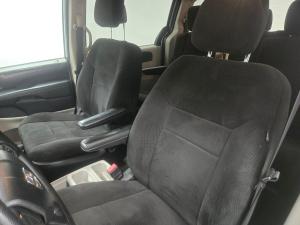 Miniature 13 Dodge Grand Caravan SXT 2012