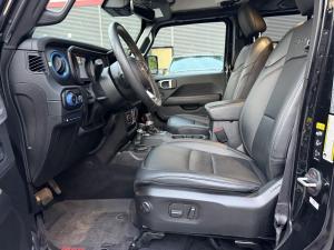 Miniature 12 Jeep Wrangler Sahara 4XE 2024
