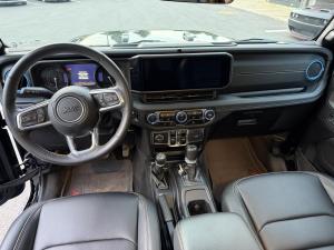 Miniature 10 Jeep Wrangler Sahara 4XE 2024