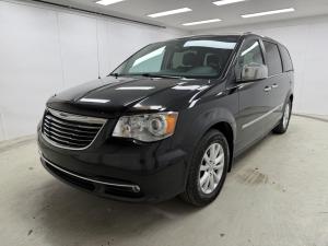 2016 Chrysler Town & Country Limited - Image 1