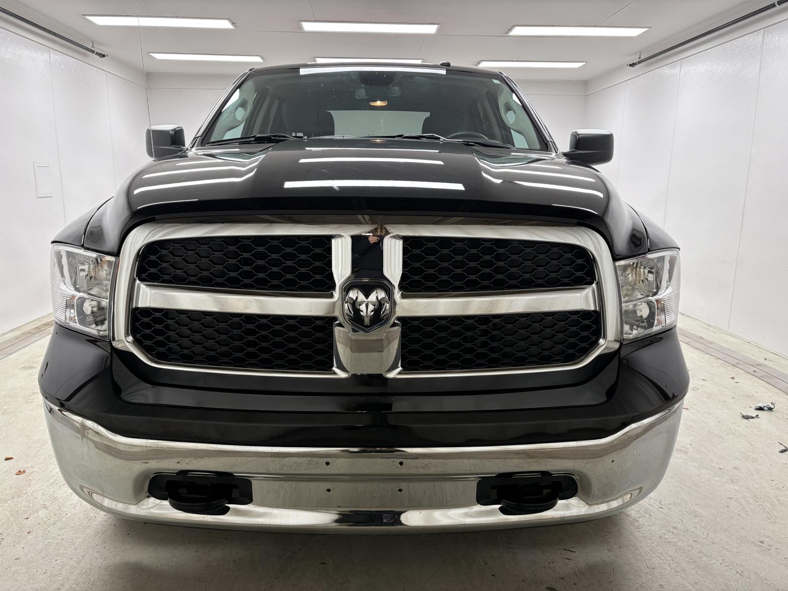 Image 1 RAM 1500 Classic SLT 2023