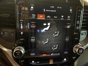 Miniature 18 RAM 2500 Laramie 2019