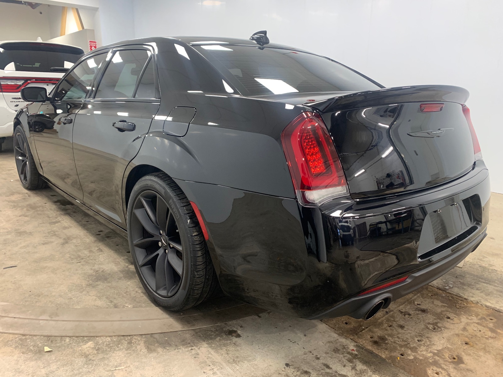 Used 2023 Chrysler 300 with 4,027 km for sale at Otogo