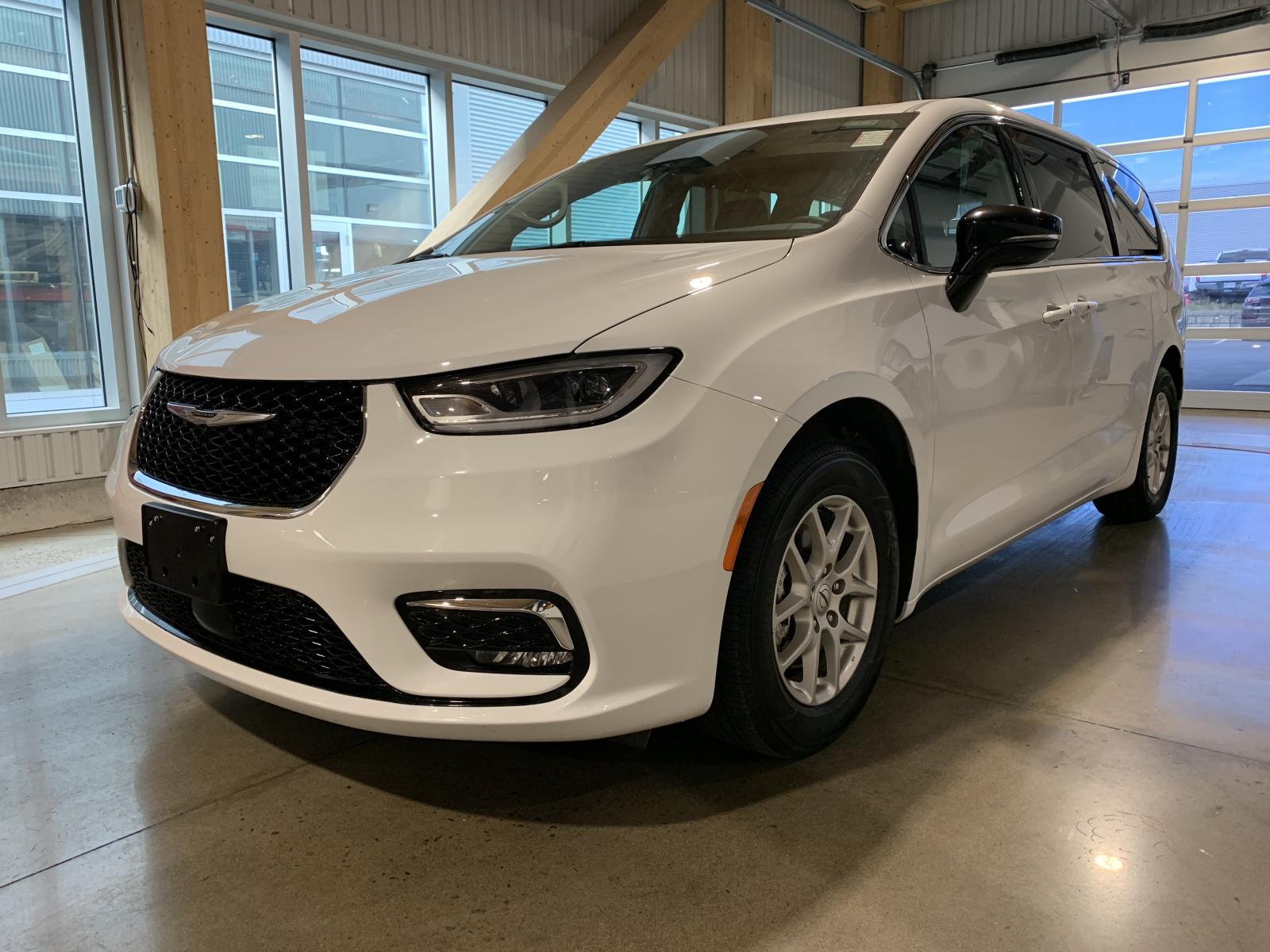 Chrysler Pacifica Touring L 2024