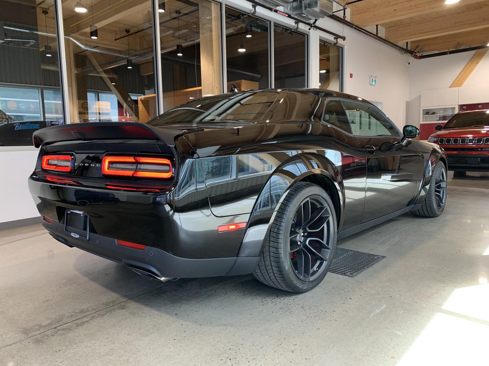 Dodge Challenger SRT Hellcat JB W/B 2023 — photo 4