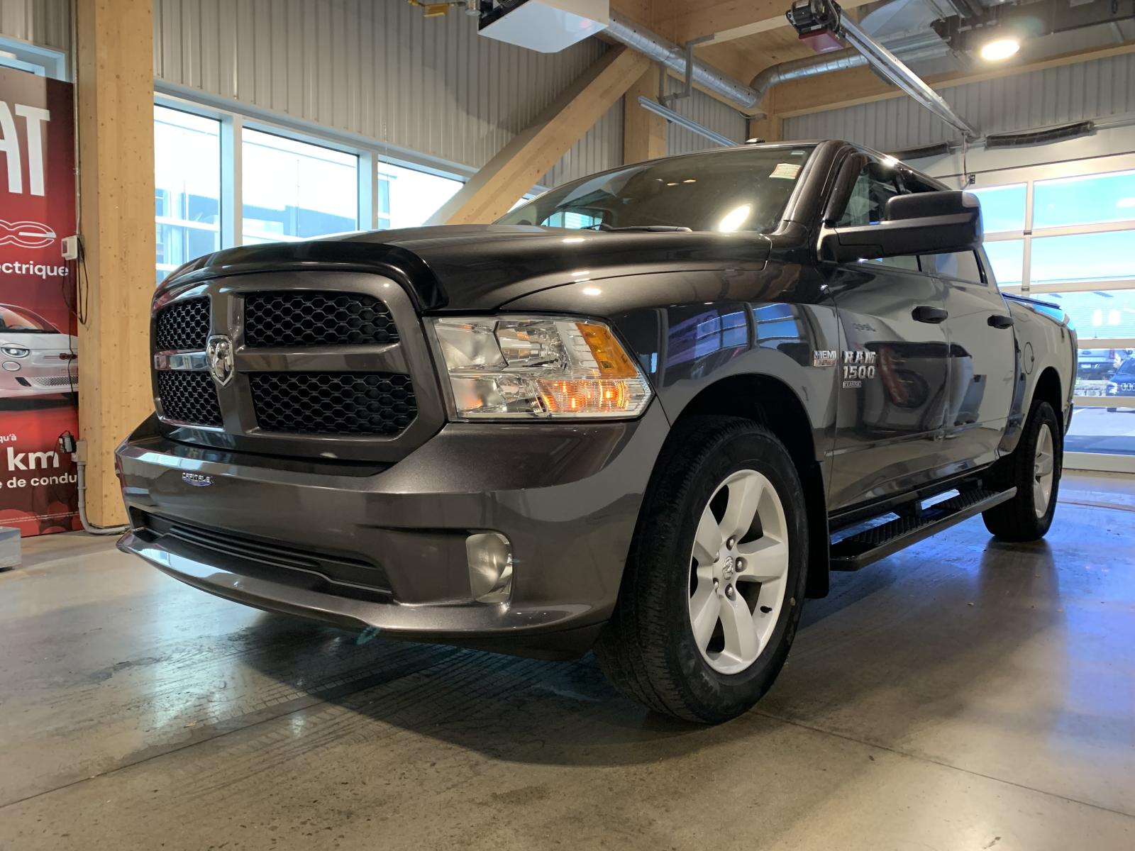 RAM 1500 CLASSIC TRADESMAN Express 2022