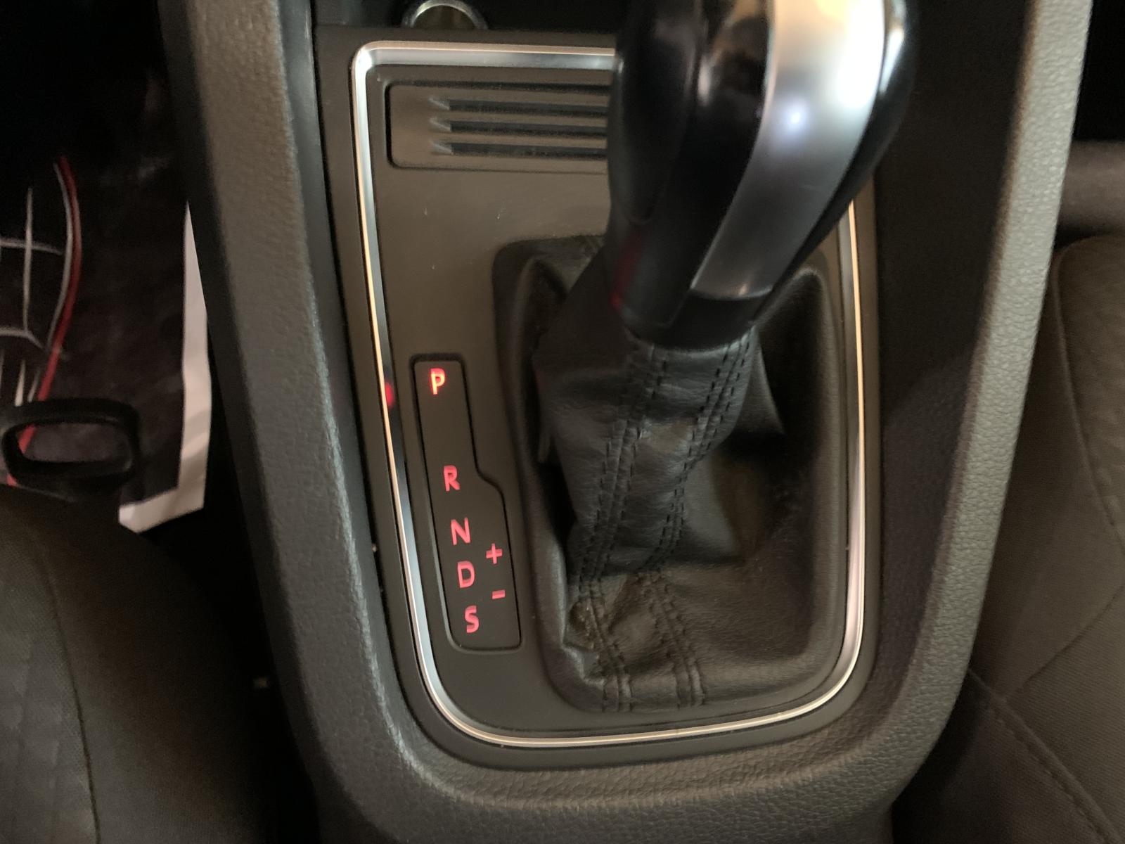 2015 Volkswagen Jetta Sedan thumbnail 201