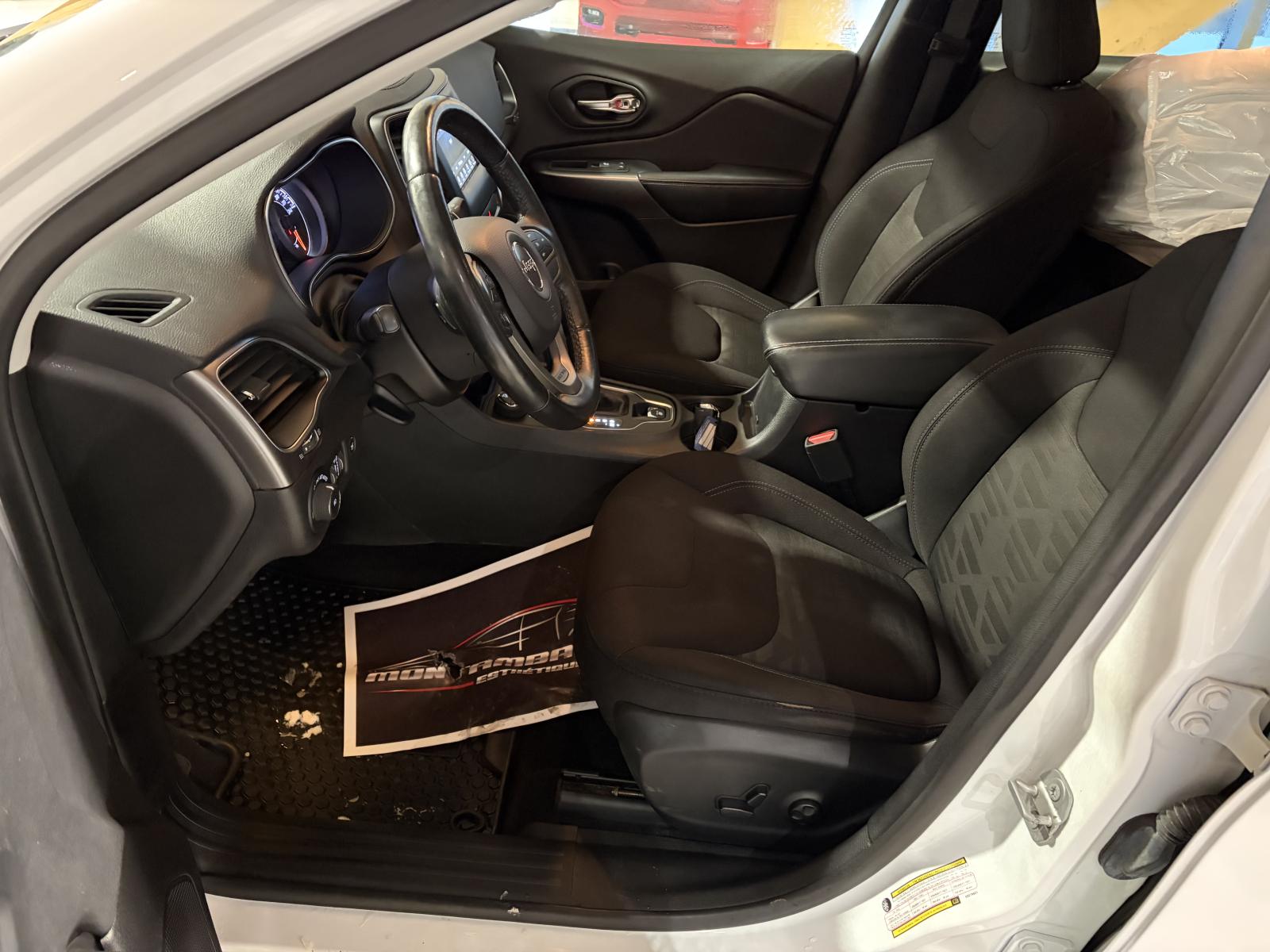Jeep Cherokee North 2019 — photo 8
