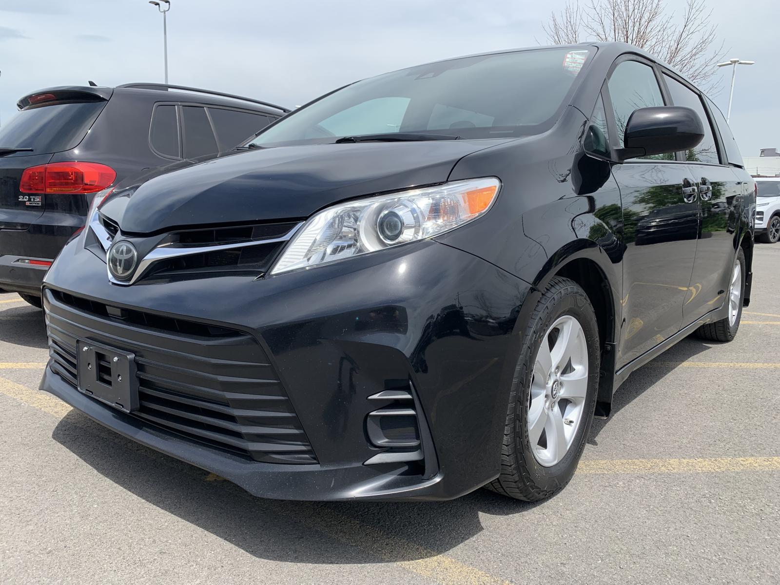 Black 2019 Toyota Sienna LE 7-Passenger FWD with Auto-Access Seat Minivan Front-Wheel Drive Automatic