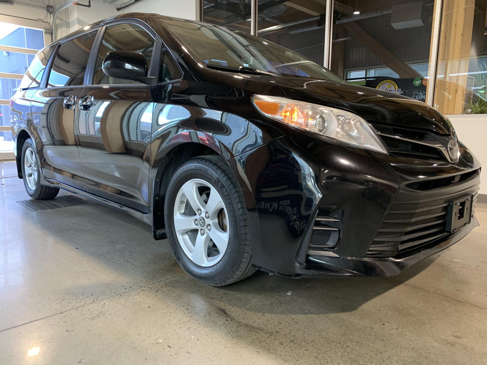 Toyota Sienna LE 2019 — photo 5