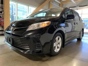 2019 Toyota Sienna LE - Image 1