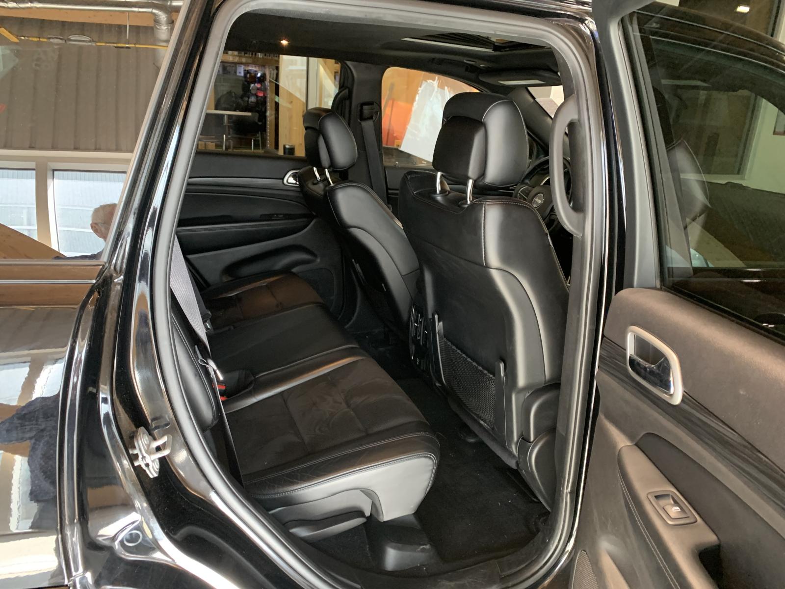 Jeep Grand Cherokee Altitude 2019 — photo 8