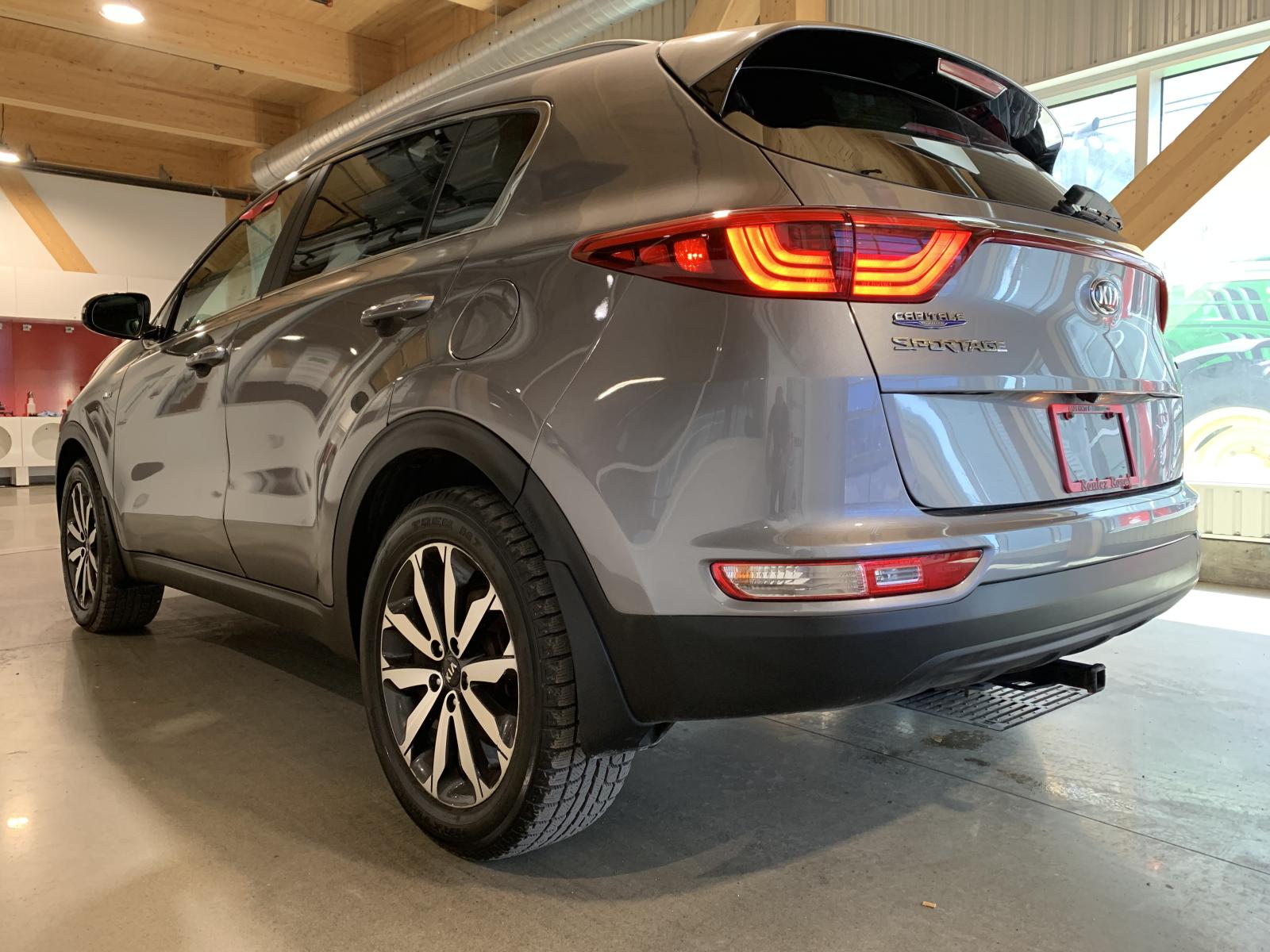 Kia Sportage EX 2018 — photo 2
