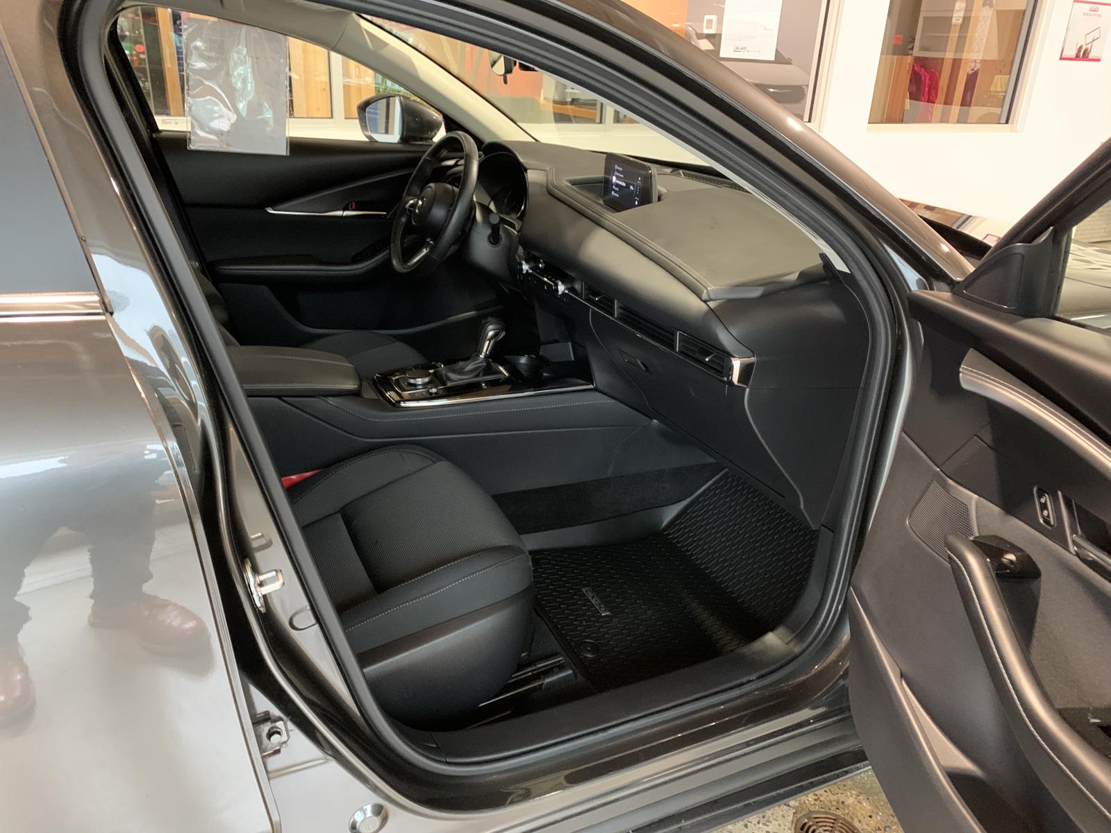 Mazda CX-30 GT 2024 — photo 8