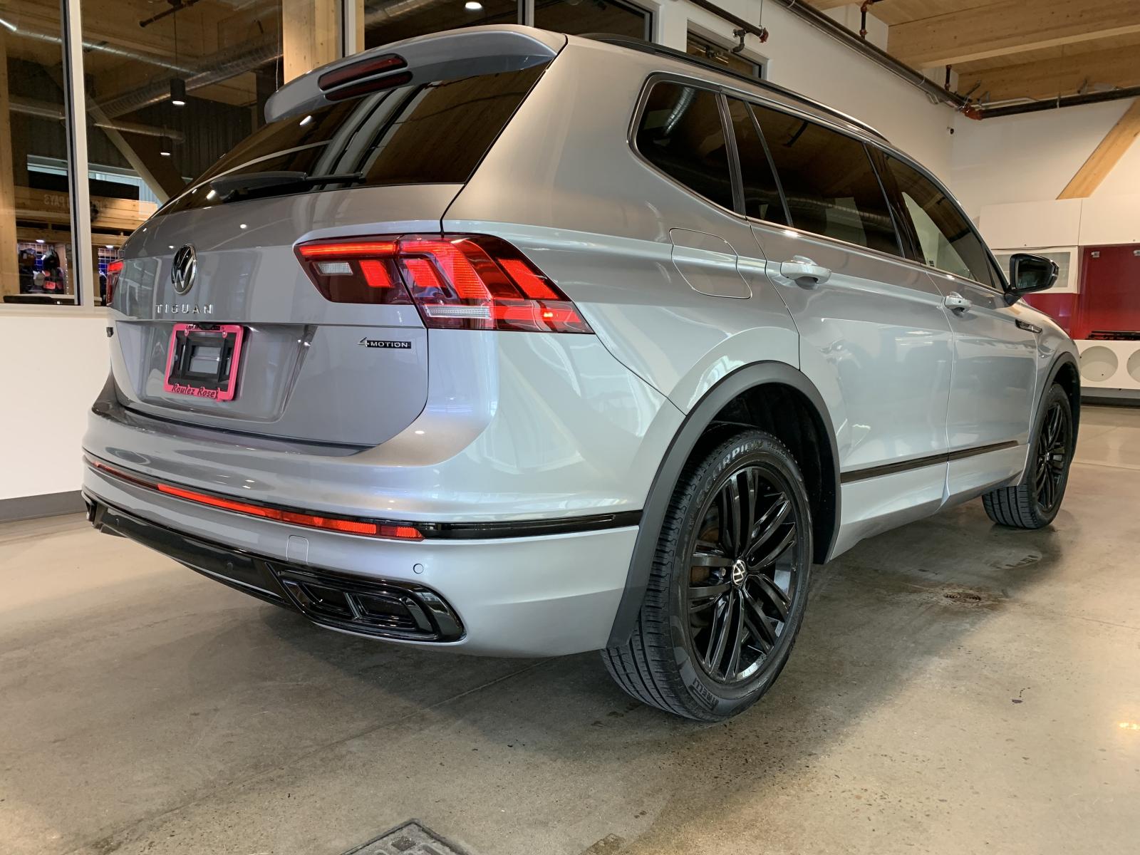 Volkswagen Tiguan Comfortline R-L Blk 2022 — photo 4