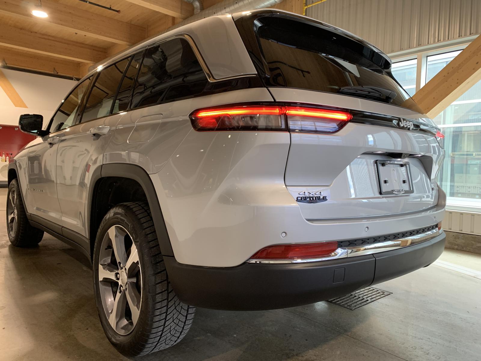 Jeep Grand Cherokee Limited 2024 — photo 2