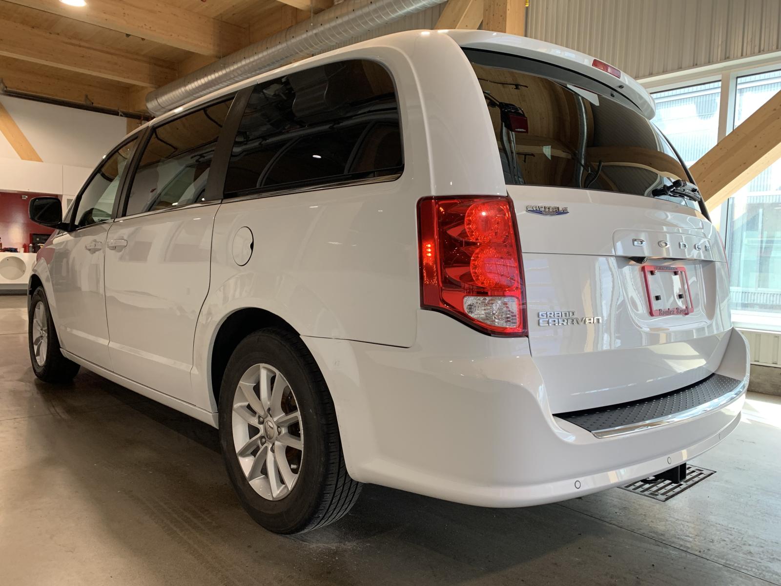 Dodge Grand Caravan Premium Plus 2020 — photo 2