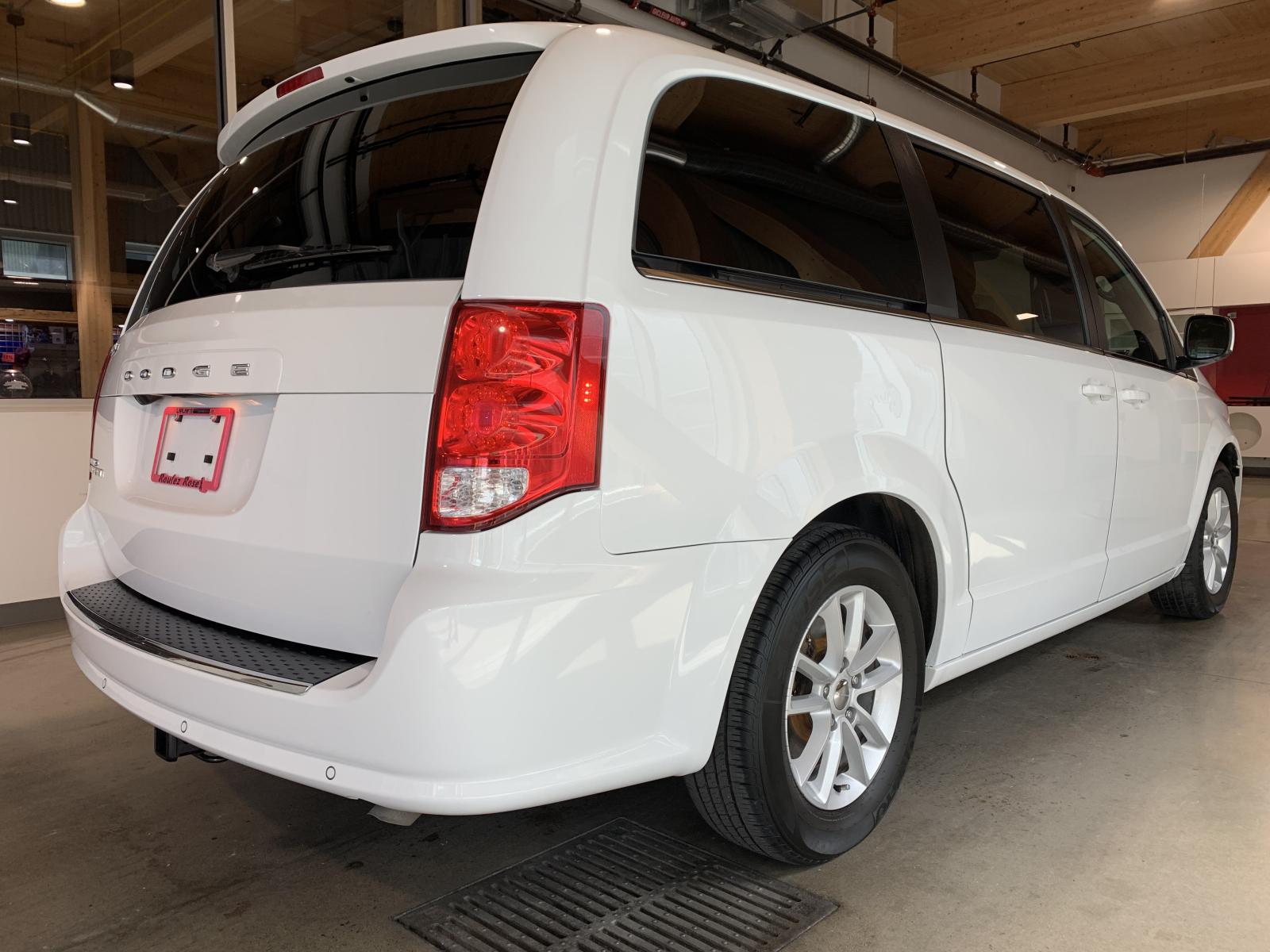 Dodge Grand Caravan Premium Plus 2020 — photo 4