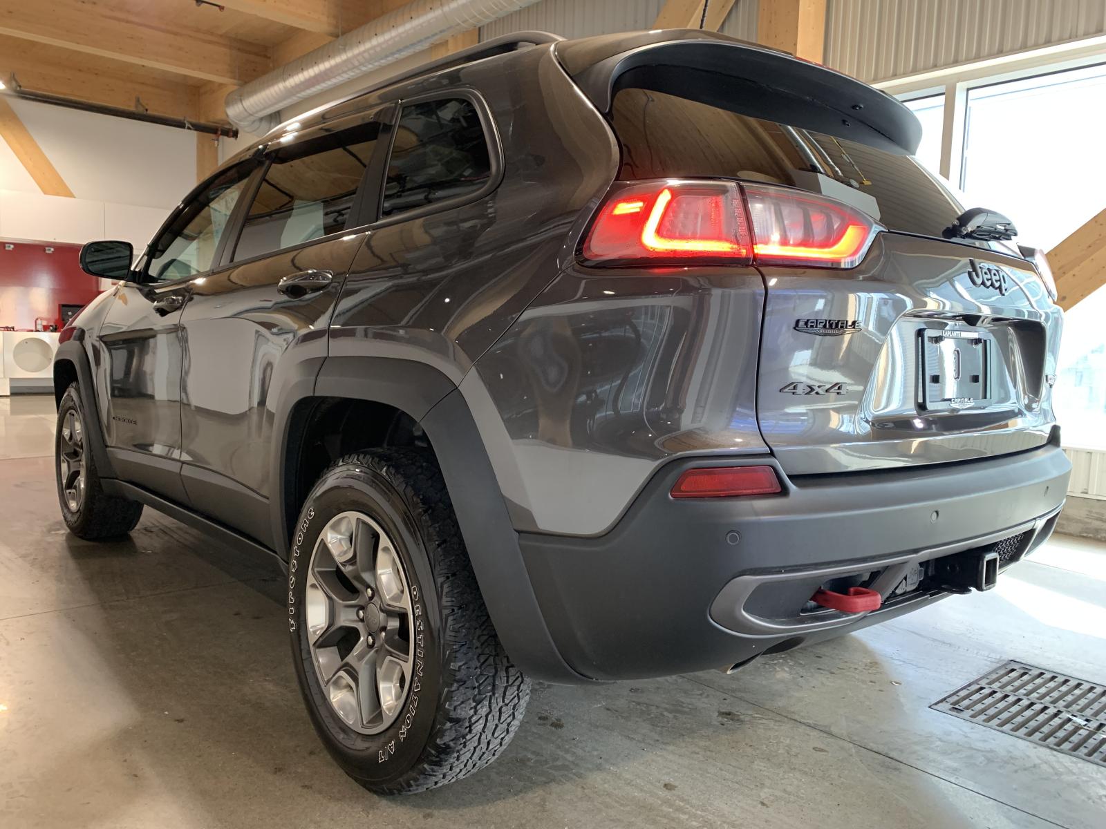Jeep Cherokee Trailhawk 2019 — photo 2