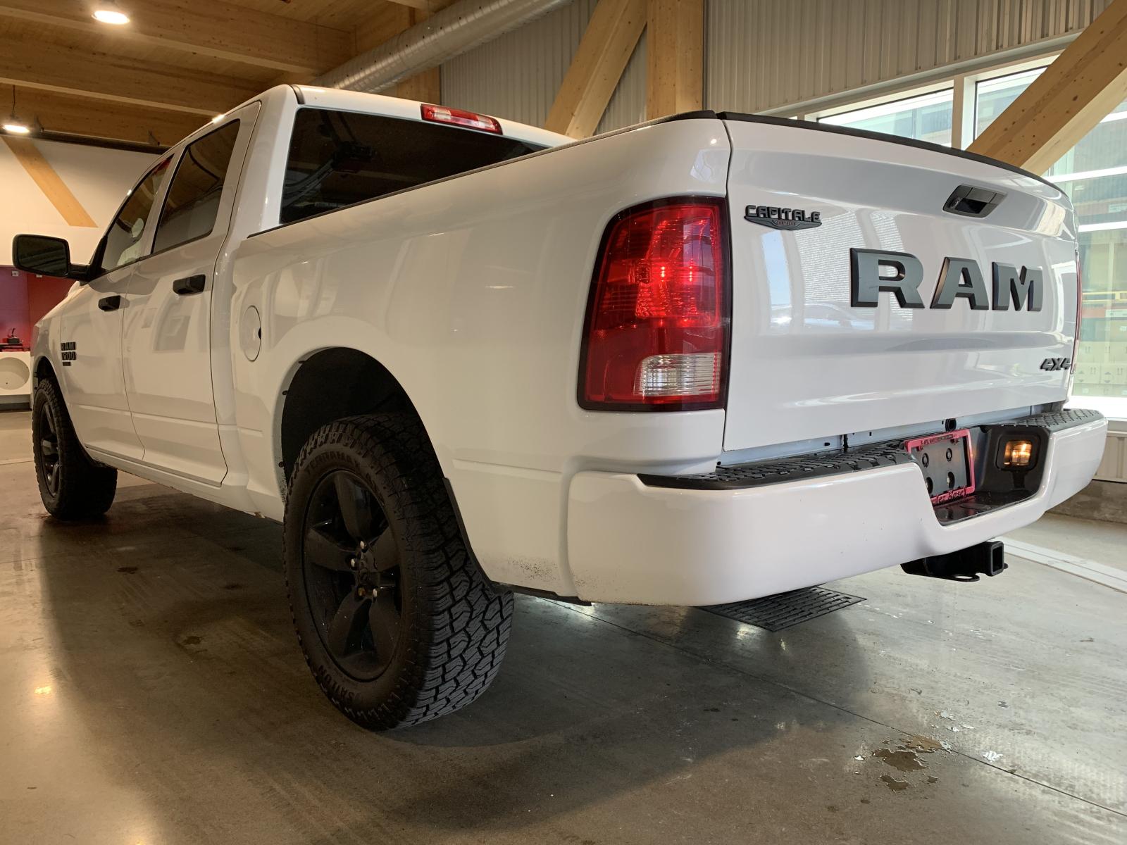 RAM 1500 Classic Express 2023 — photo 2