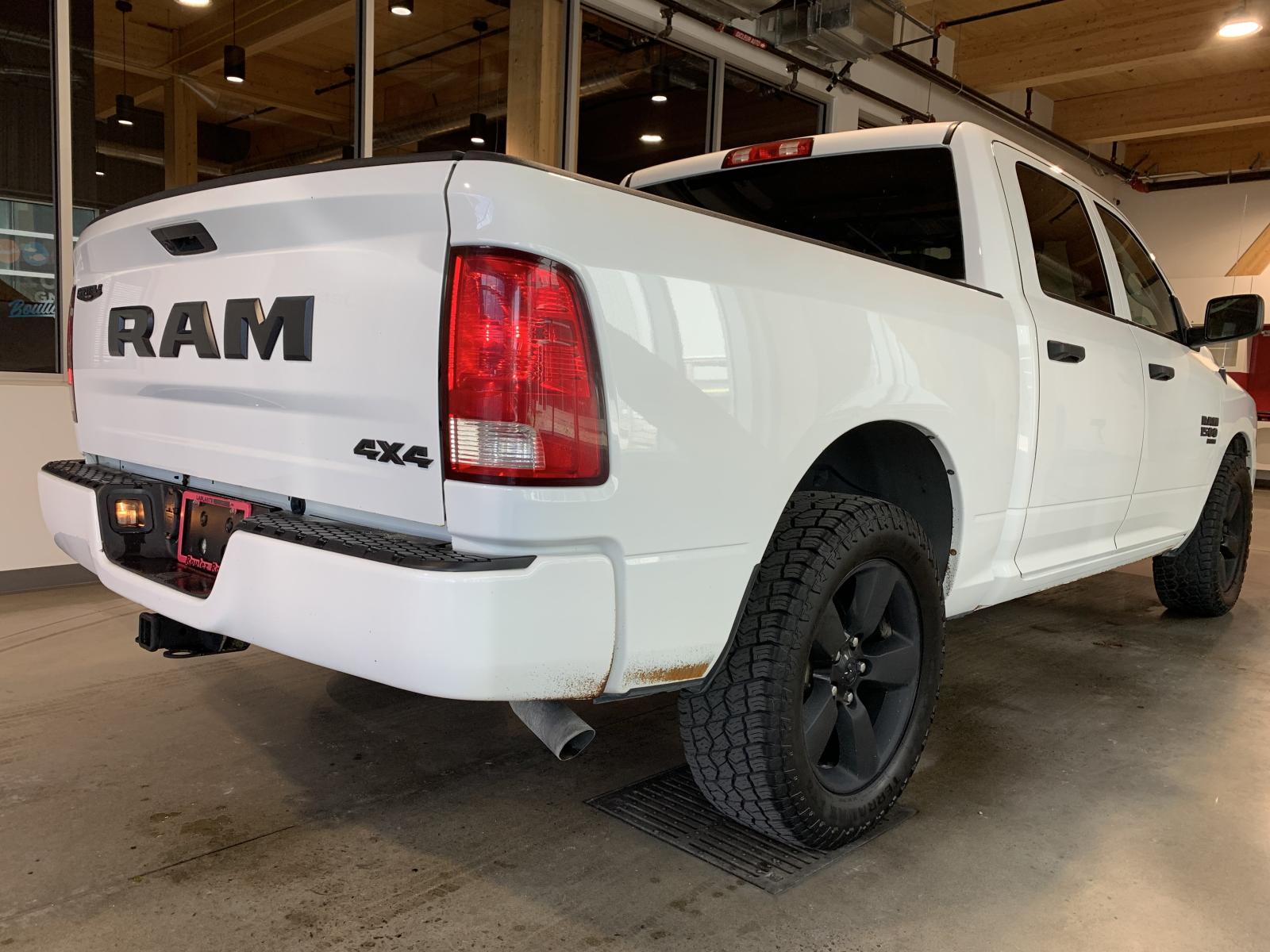 RAM 1500 Classic Express 2023 — photo 4