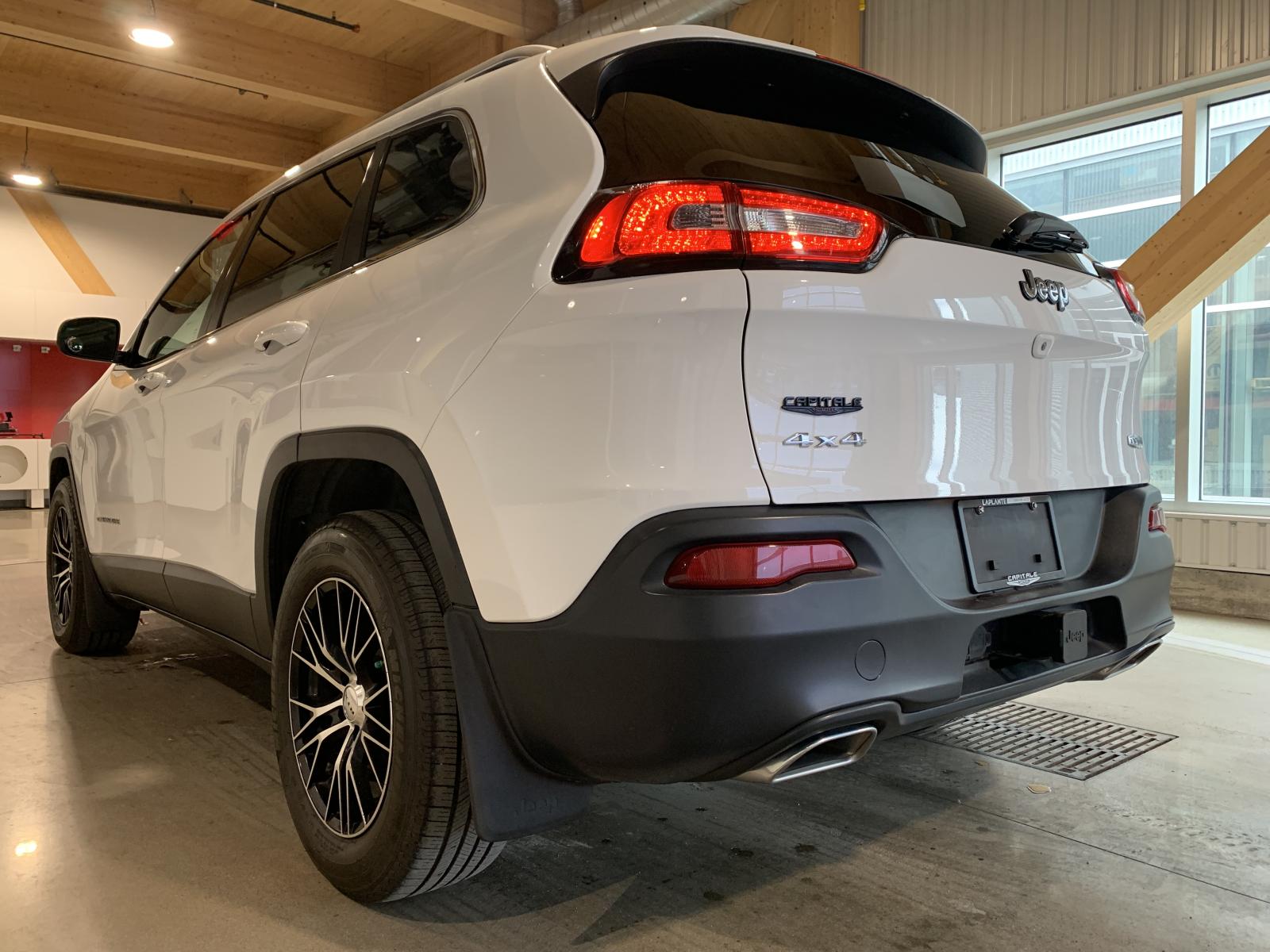 Jeep Cherokee North 2016 — photo 2