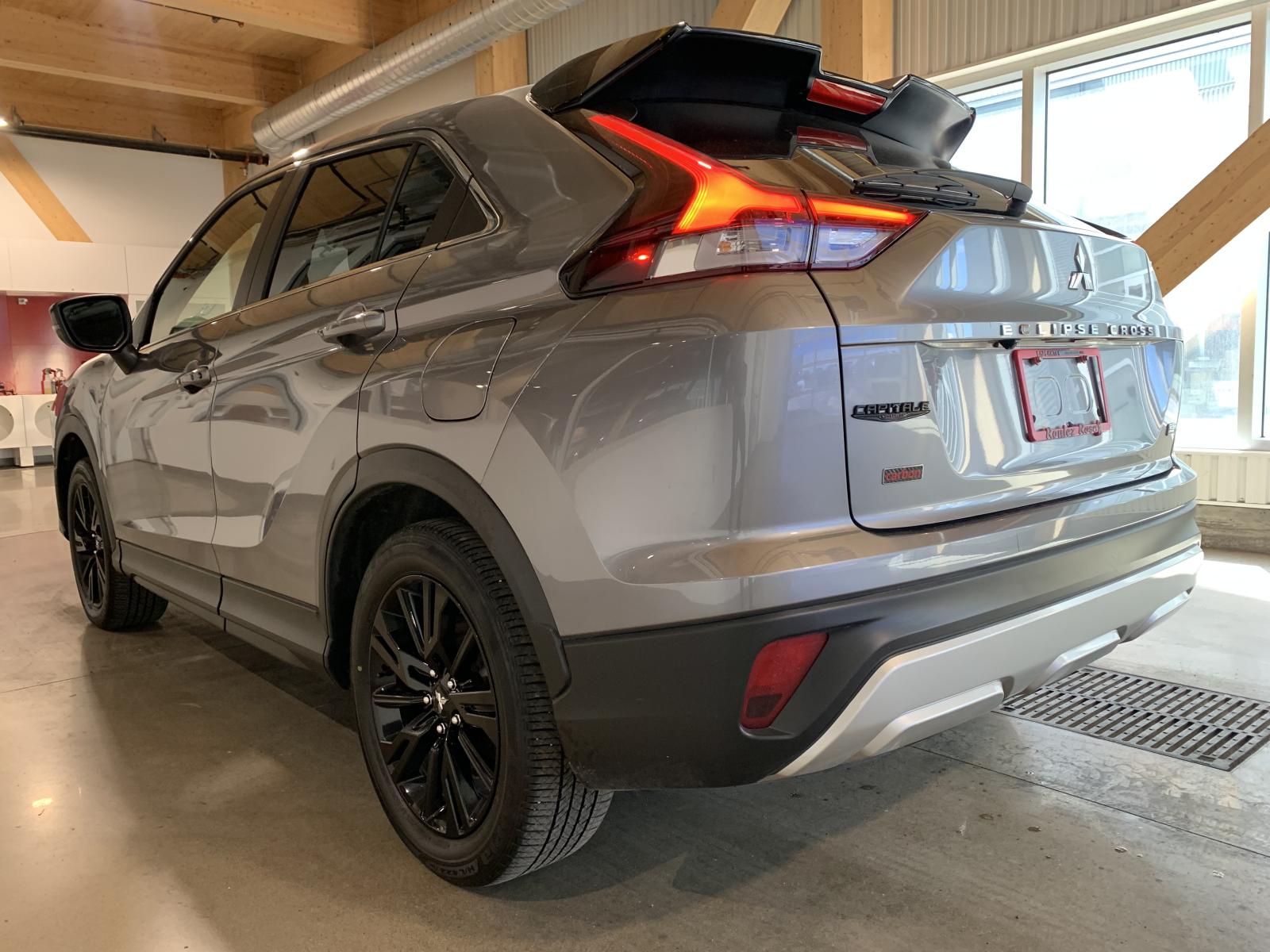 Mitsubishi Eclipse Cross Carbon 2023 — photo 2