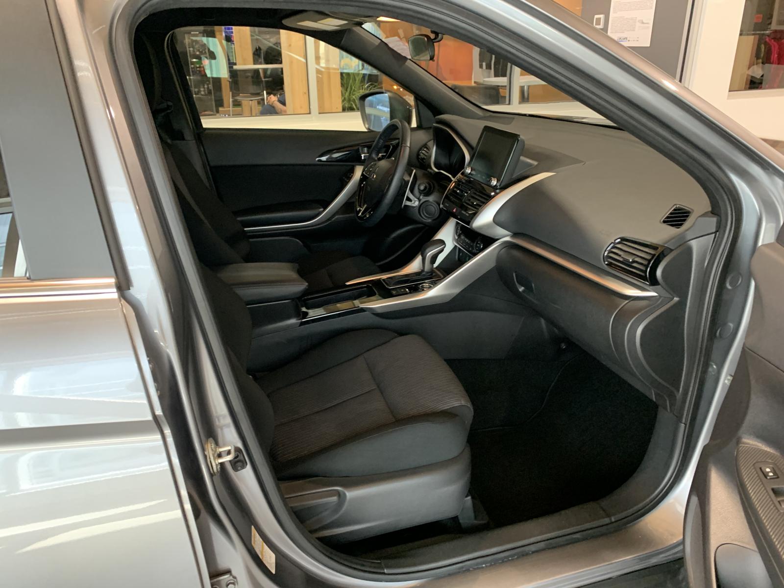 Mitsubishi Eclipse Cross Carbon 2023 — photo 8