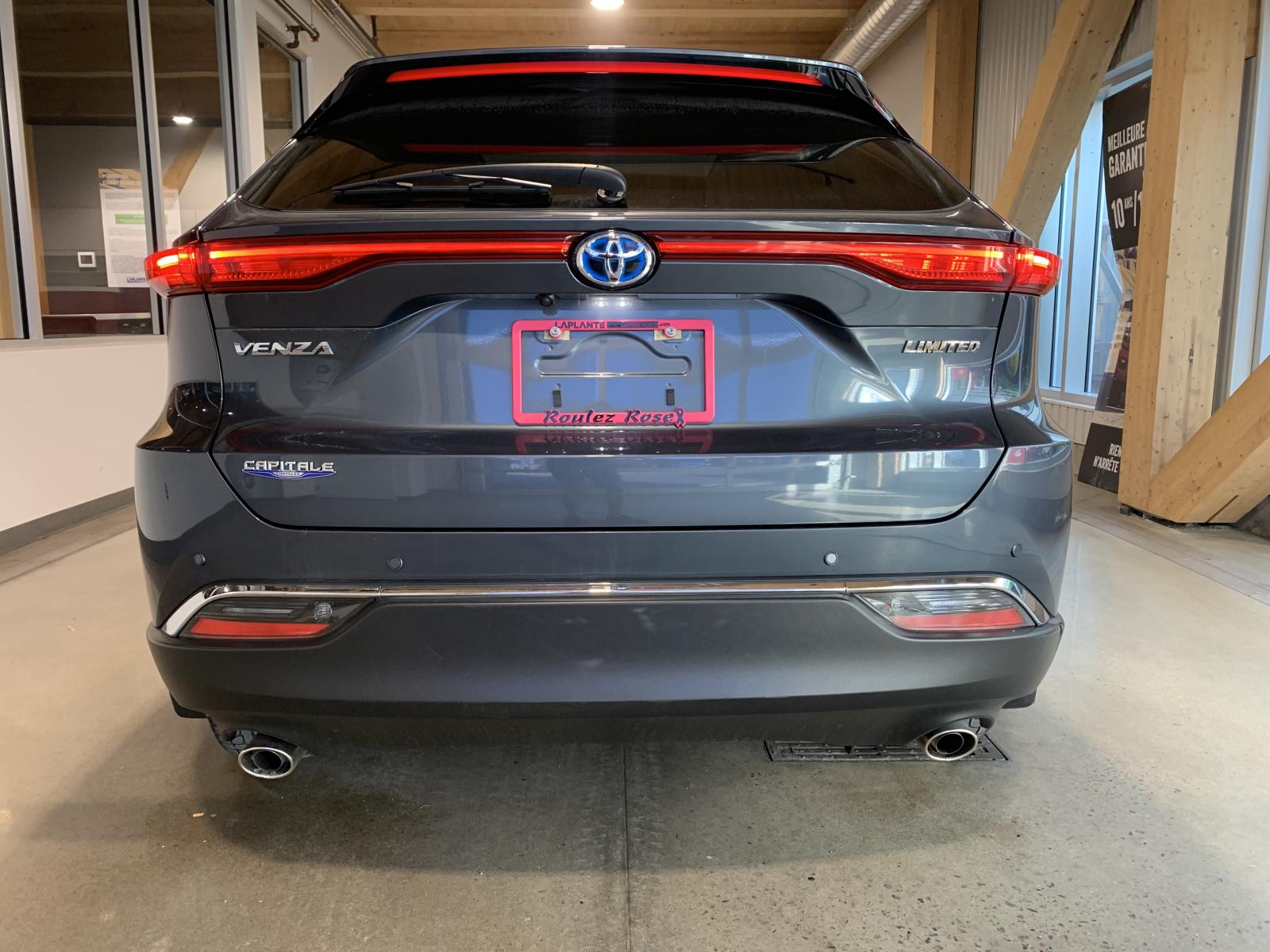 Toyota Venza Limited 2024 — photo 3