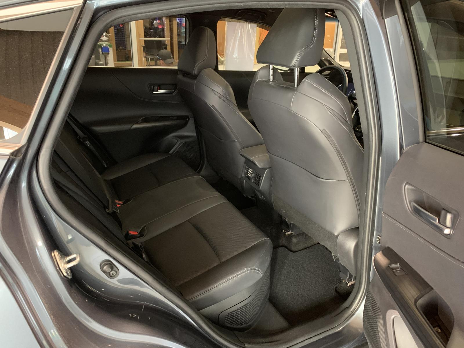 Toyota Venza Limited 2024 — photo 8