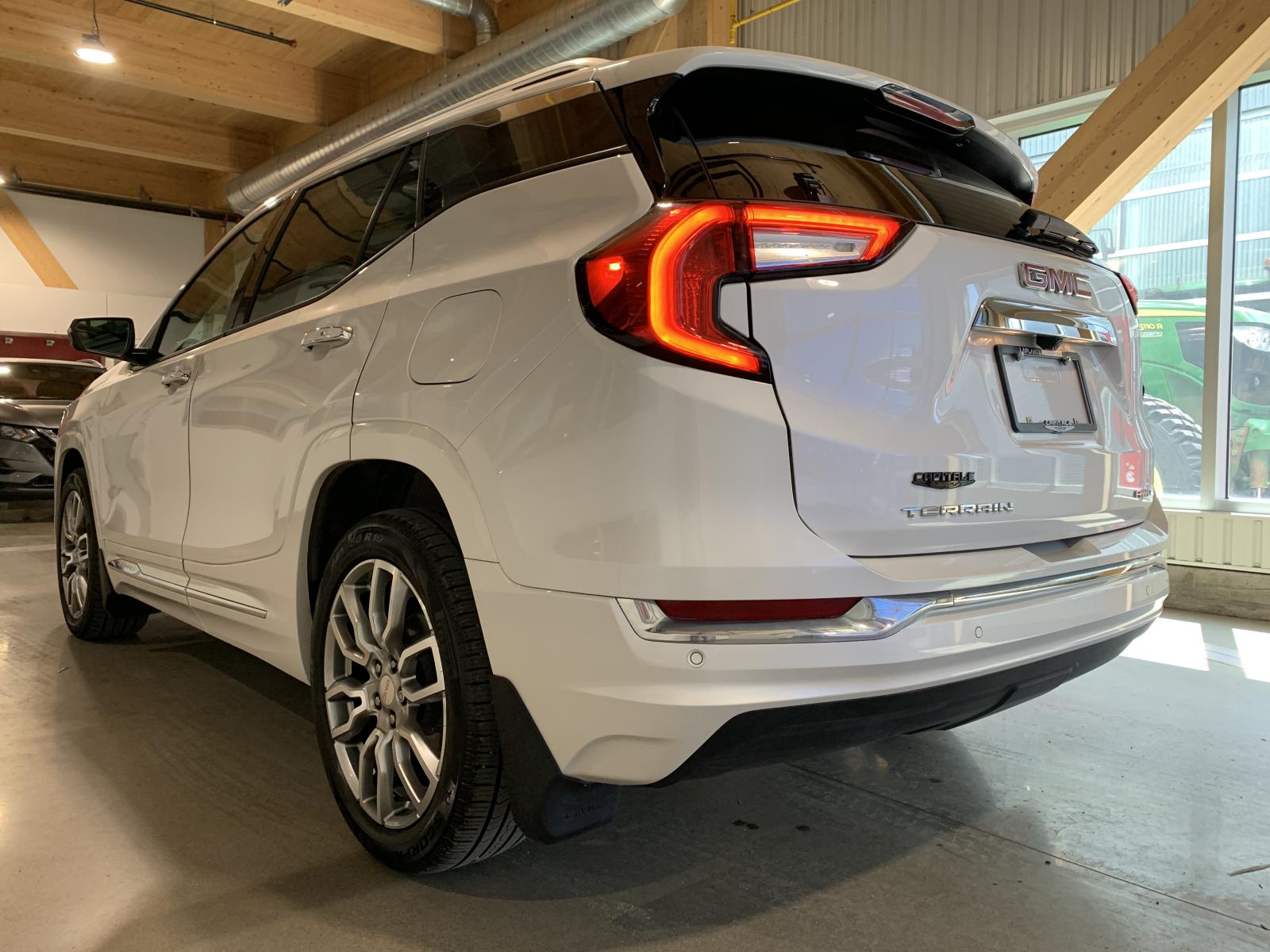 GMC Terrain Denali 2024 — photo 2
